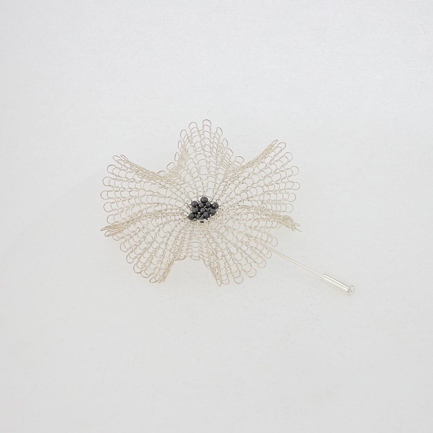 Broche Corolles Argent et Perle noire