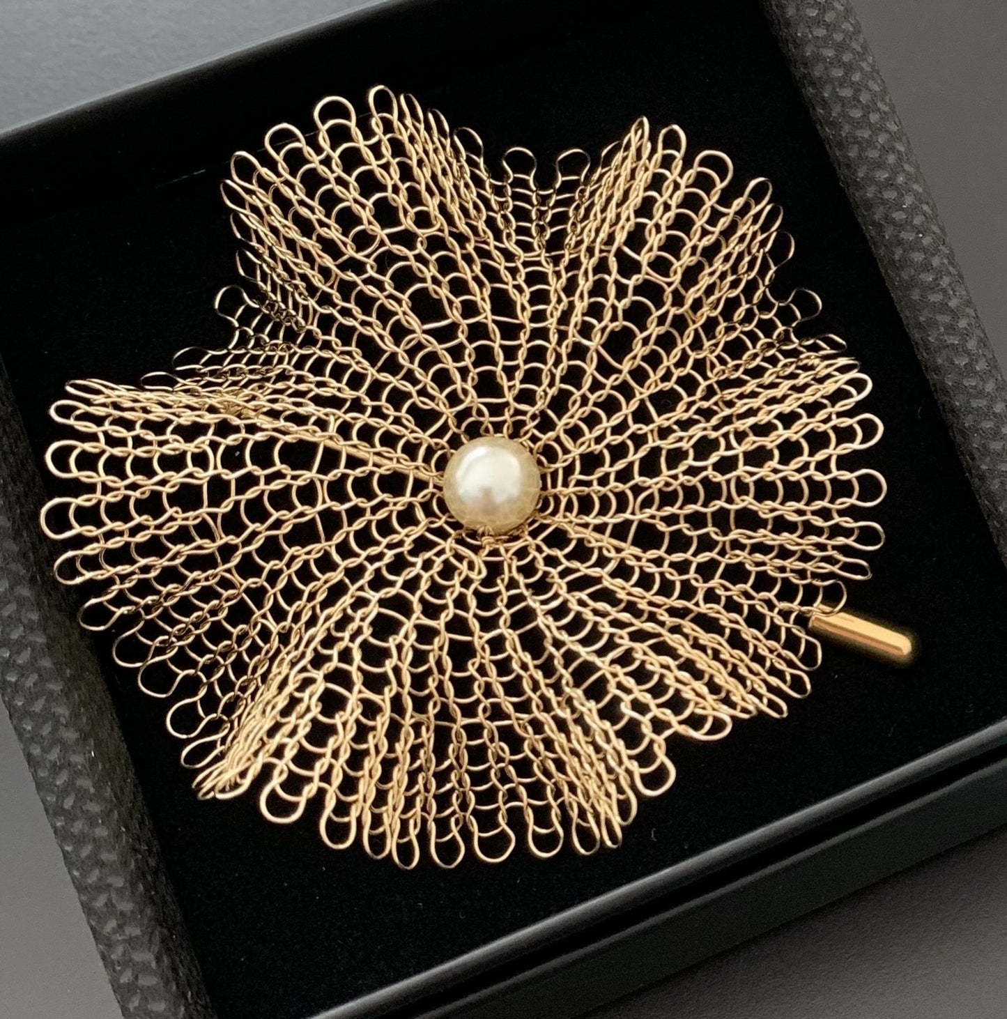 Broche Corolles Or et Perle blanche