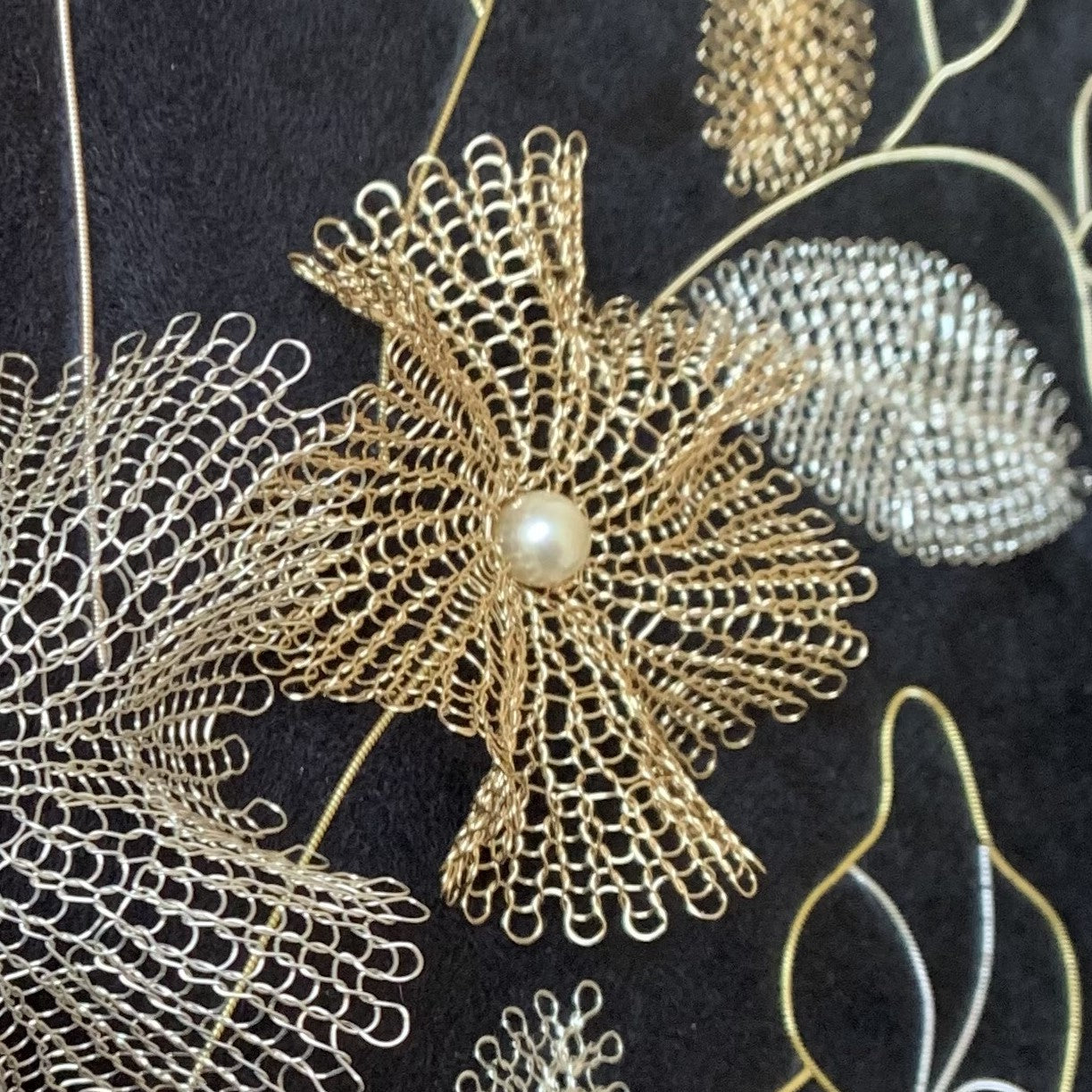 Broche Corolles Or et Perle blanche