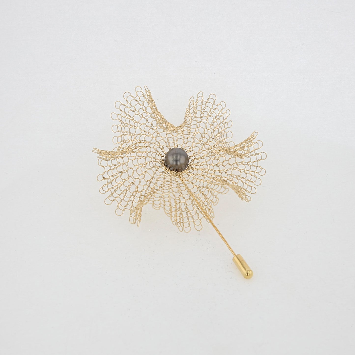 Broche Corolles Or et Perle noire