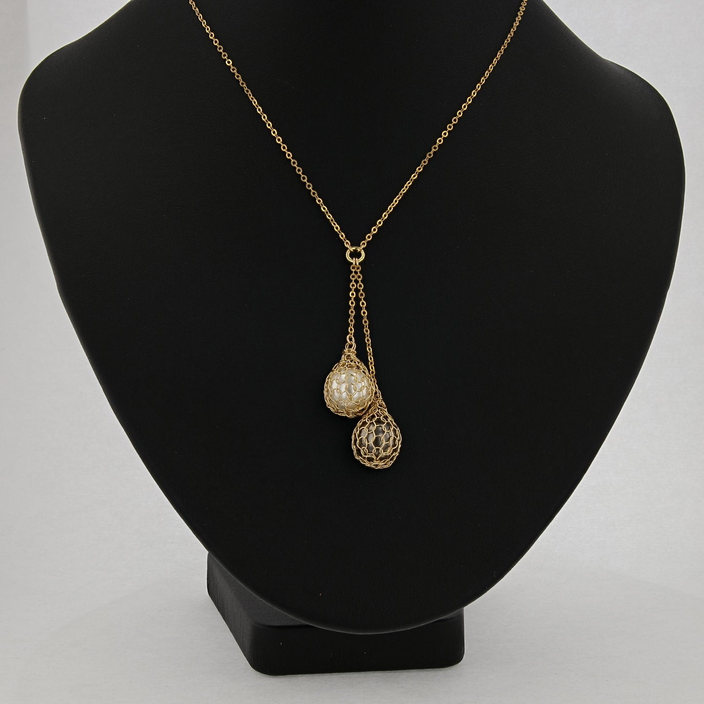 Collier Gouttelettes Perle blanche, noire et Or