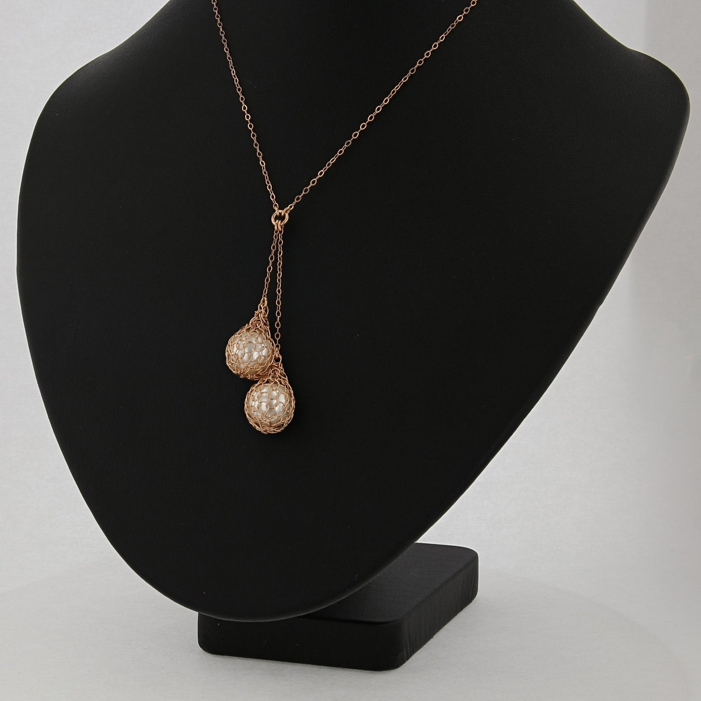 Collier Gouttelettes Perle blanche, noire et Or Rose