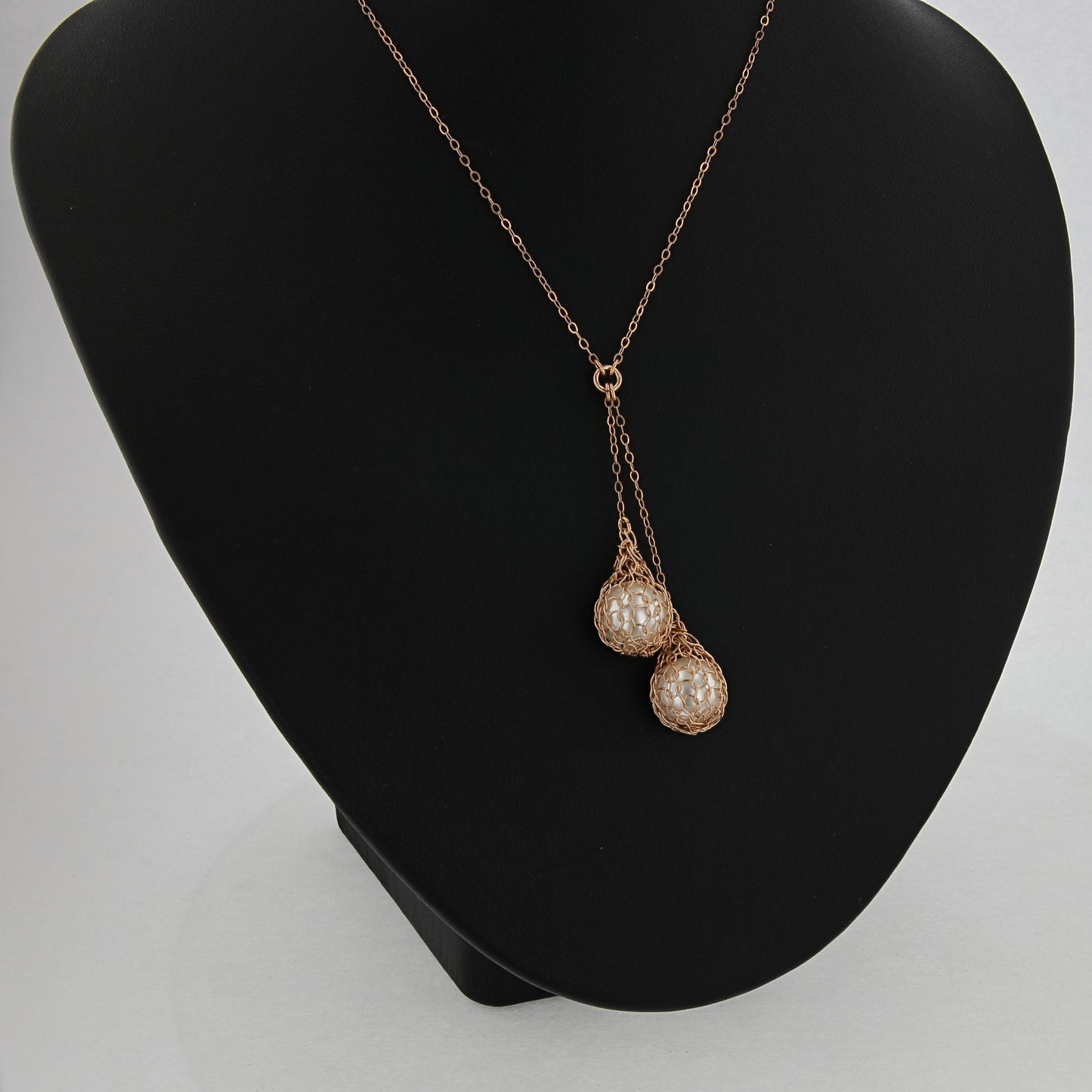Collier Gouttelettes Perle blanche, noire et Or Rose
