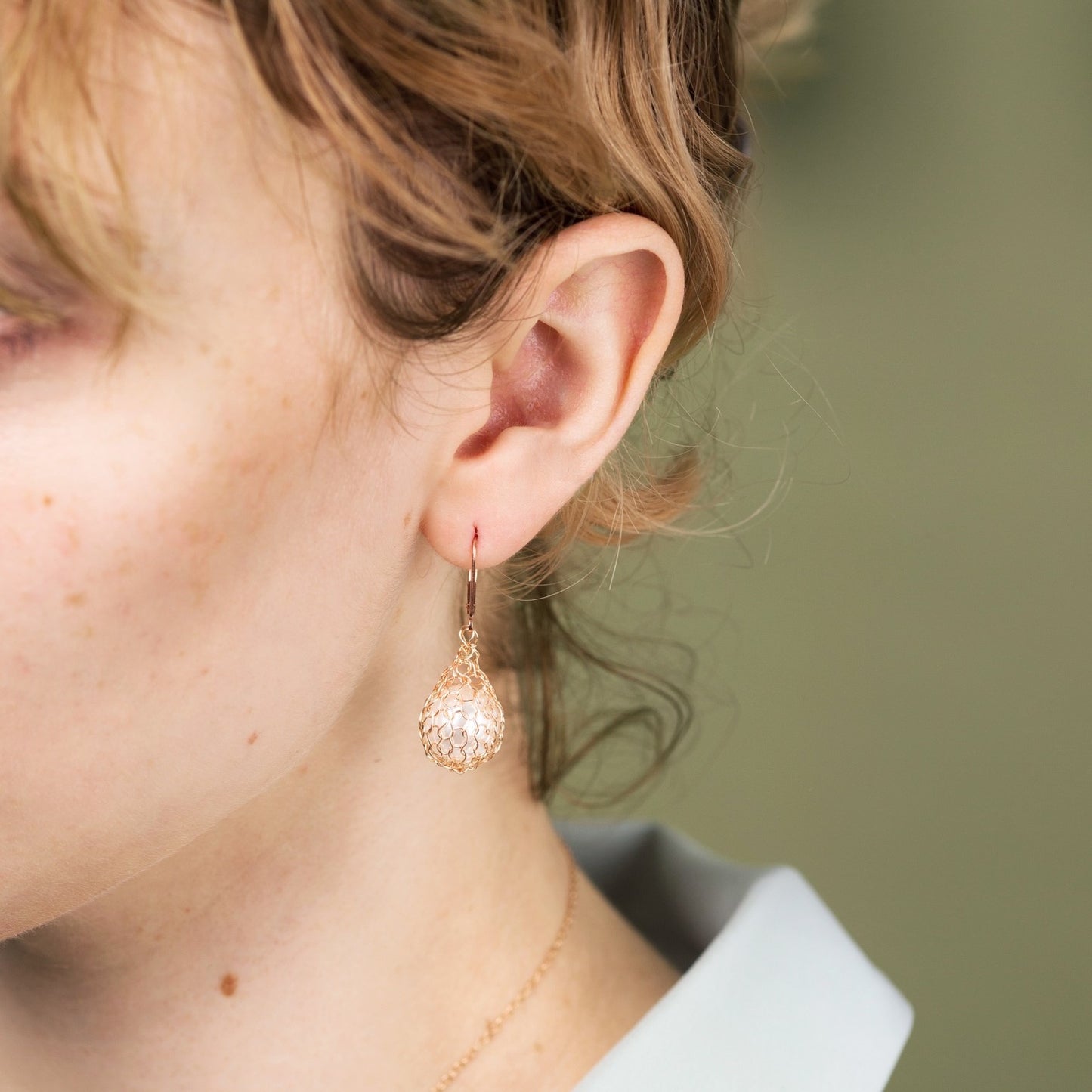 Boucles d'oreilles Gouttes Perle blanche et Or Rose
