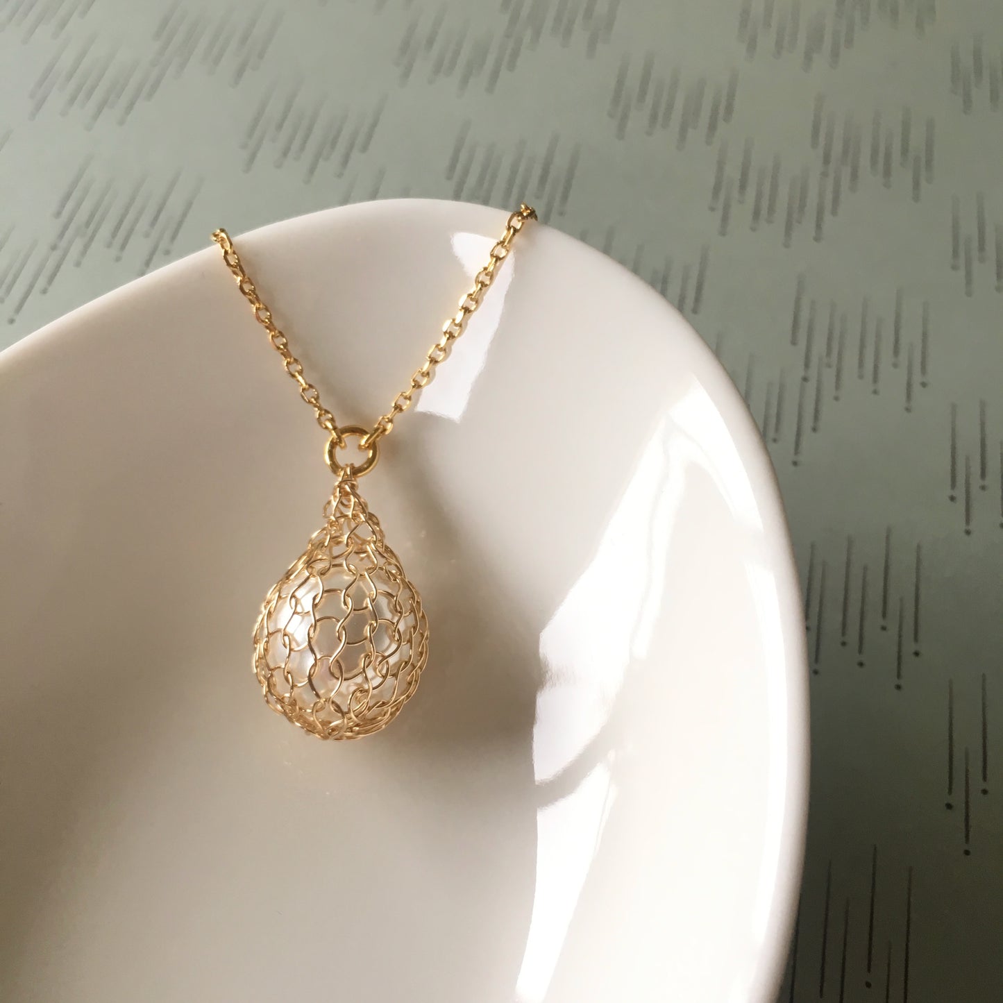 Collier Pendentif Gouttes Perle blanche et Or