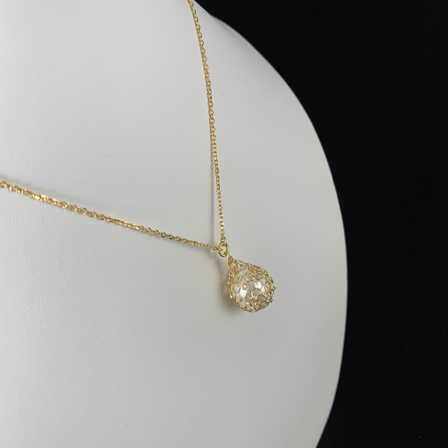 Collier Pendentif Gouttes Perle blanche et Or