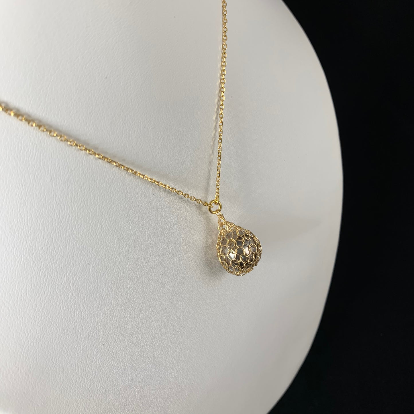 Collier Pendentif Gouttes Perle noire et Or