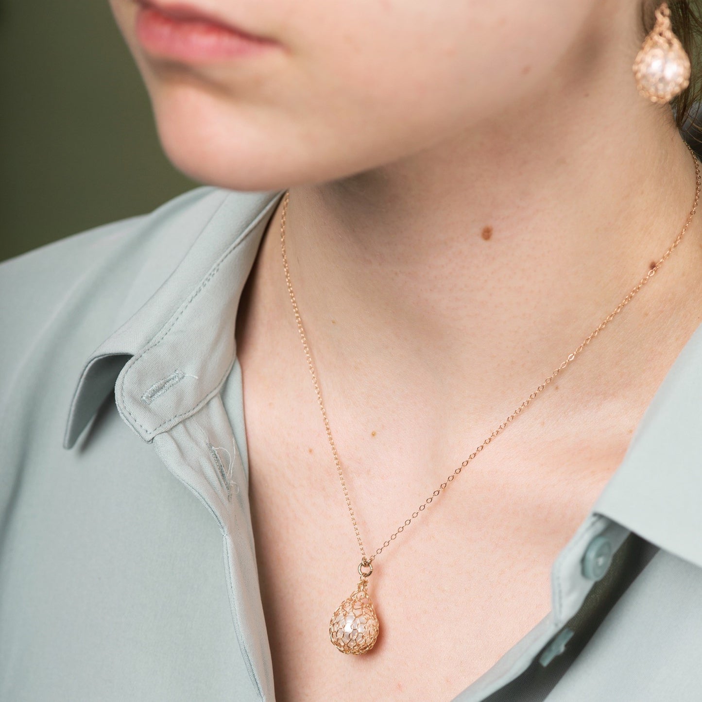 Collier Pendentif Gouttes Perle blanche et Or Rose