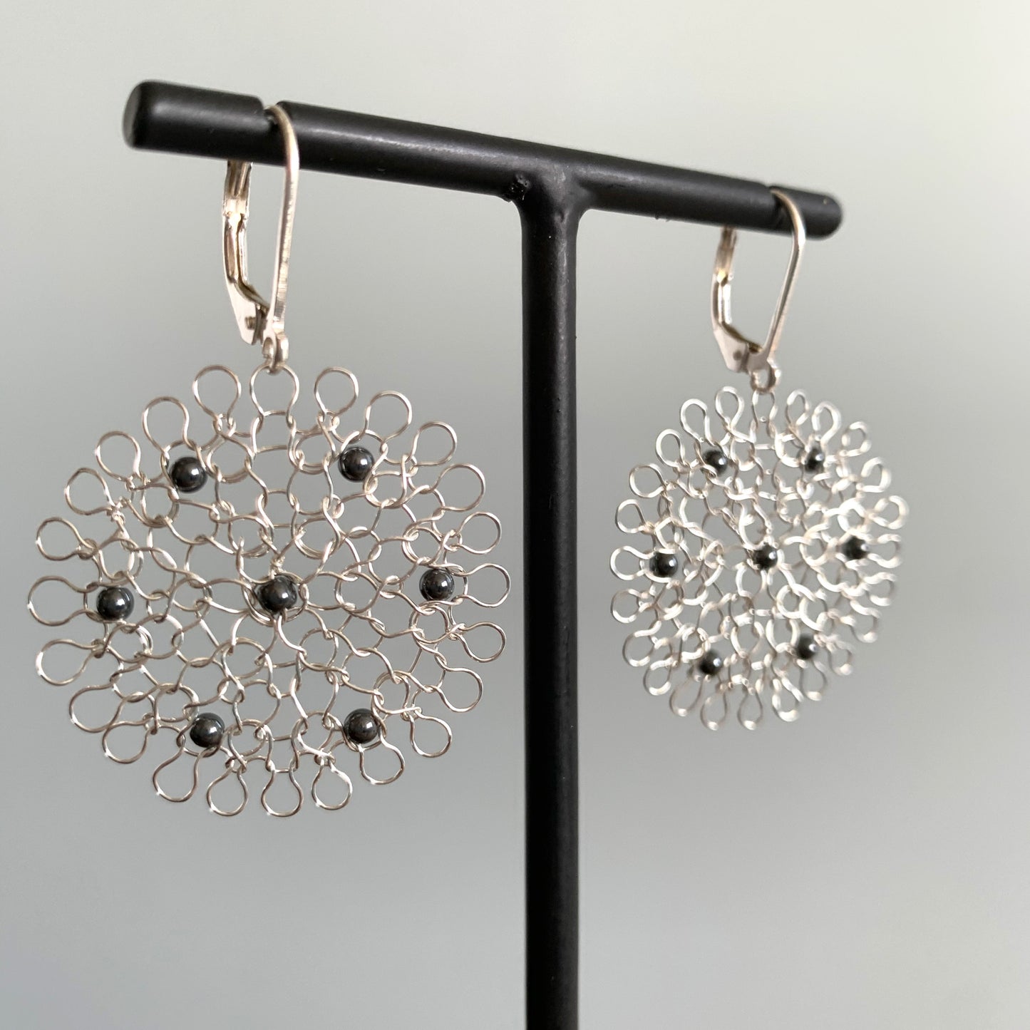 Boucles d'oreilles Rosaces Argent et Hématites