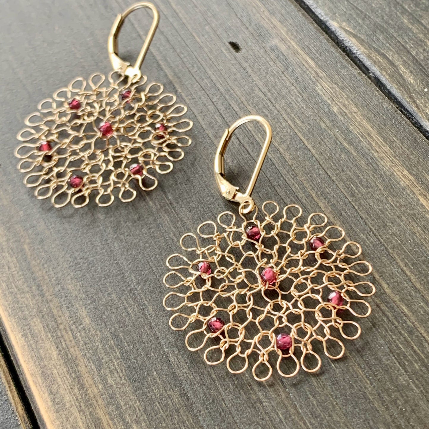 Boucles d'oreilles Rosaces Or et Grenats