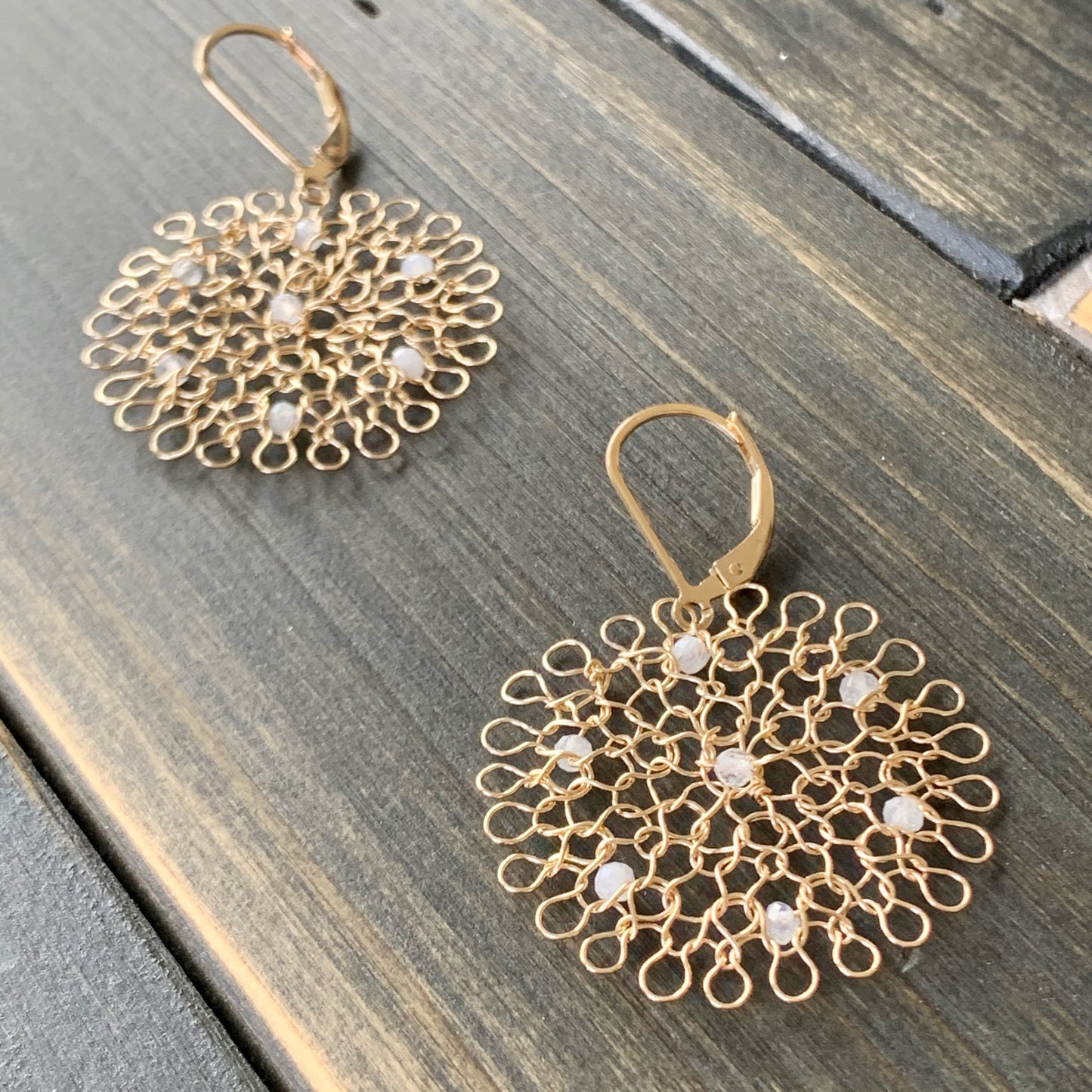 Boucles d'oreilles Rosaces Or et Pierres de Lune