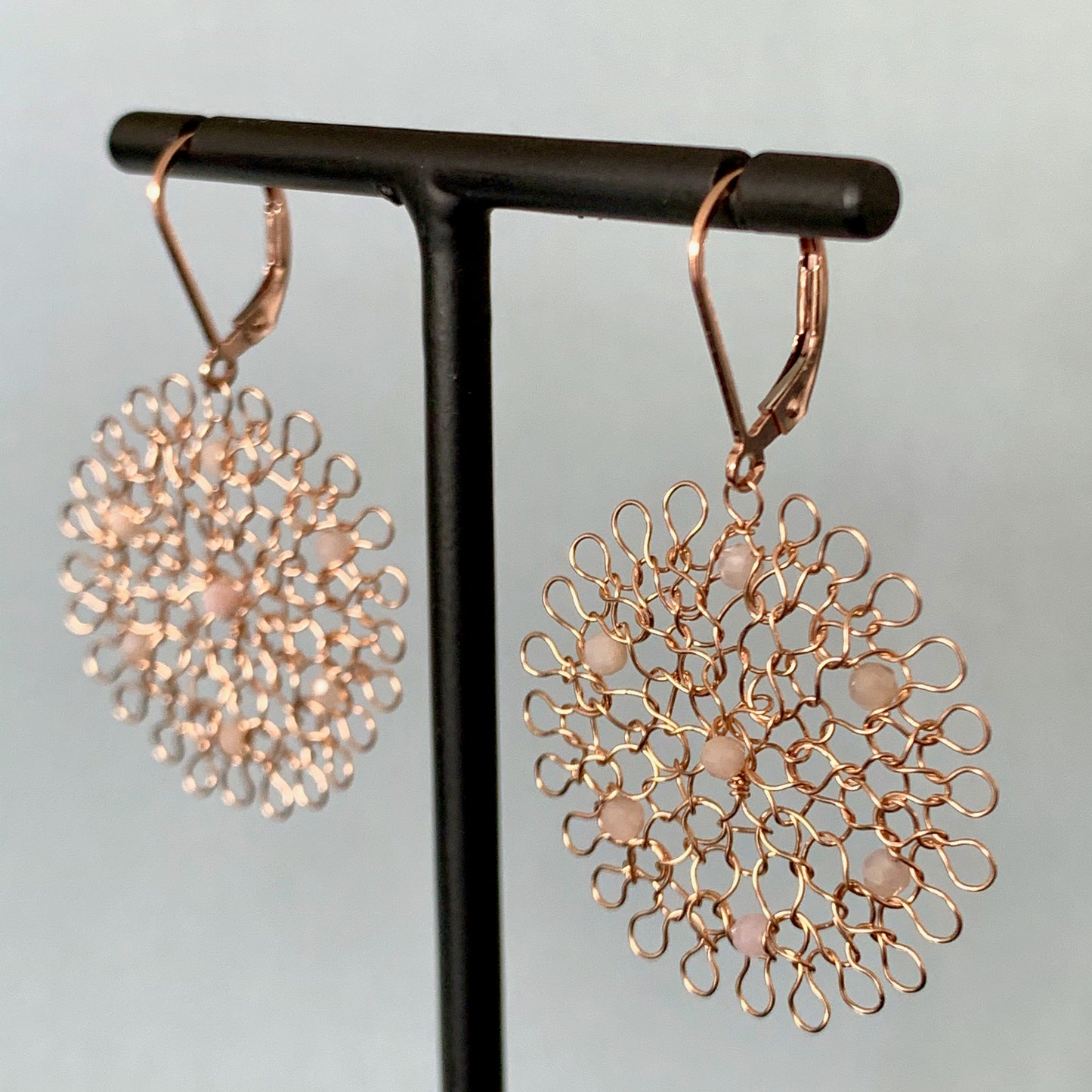 Boucles d'oreilles Rosaces Or Rose et Opales roses