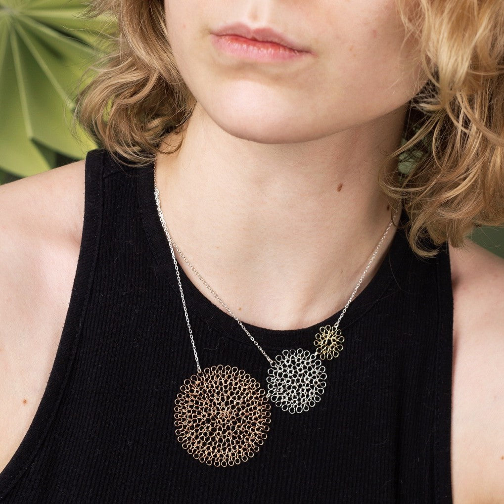 Collier Rosaces Triple Asymétrique Or, Or Rose et Argent