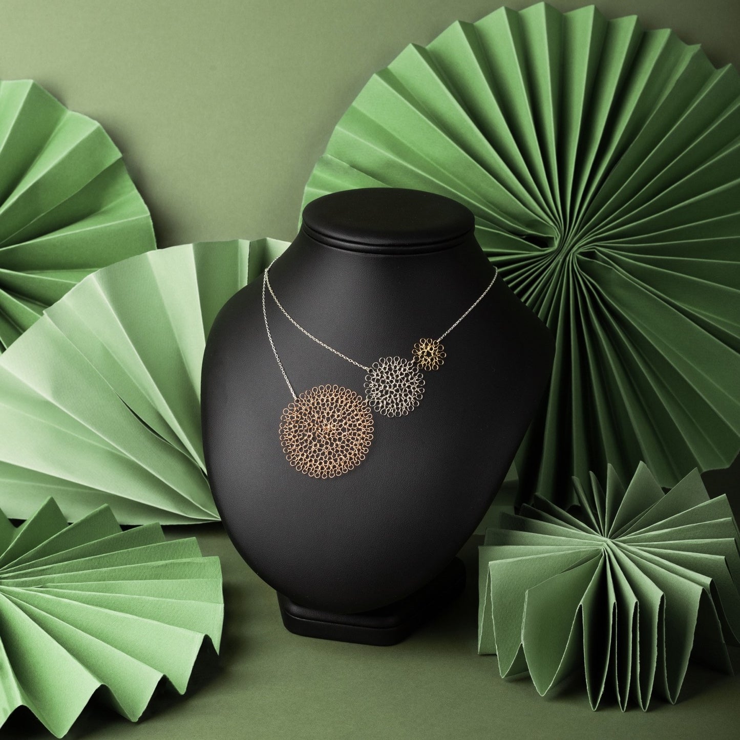 Collier Rosaces Triple Asymétrique Or, Or Rose et Argent