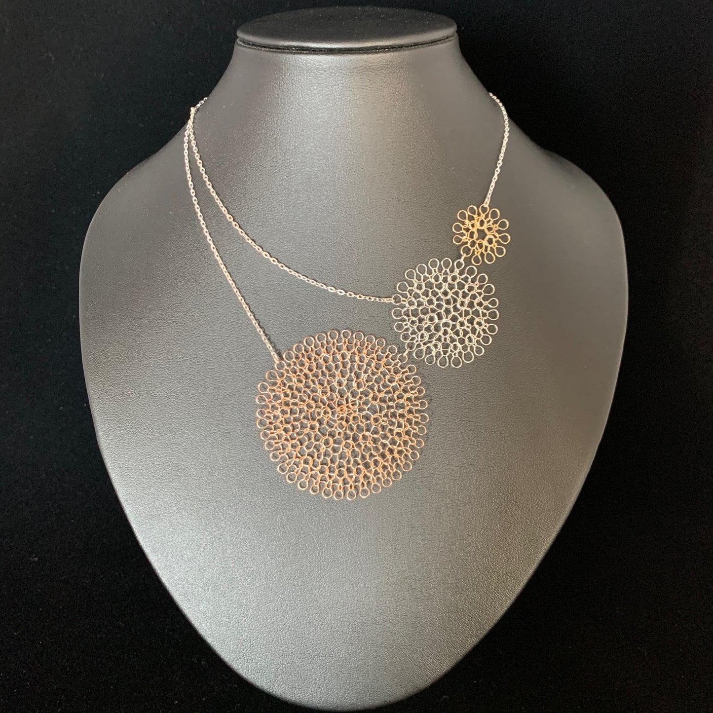 Collier Rosaces Triple Asymétrique Or, Or Rose et Argent