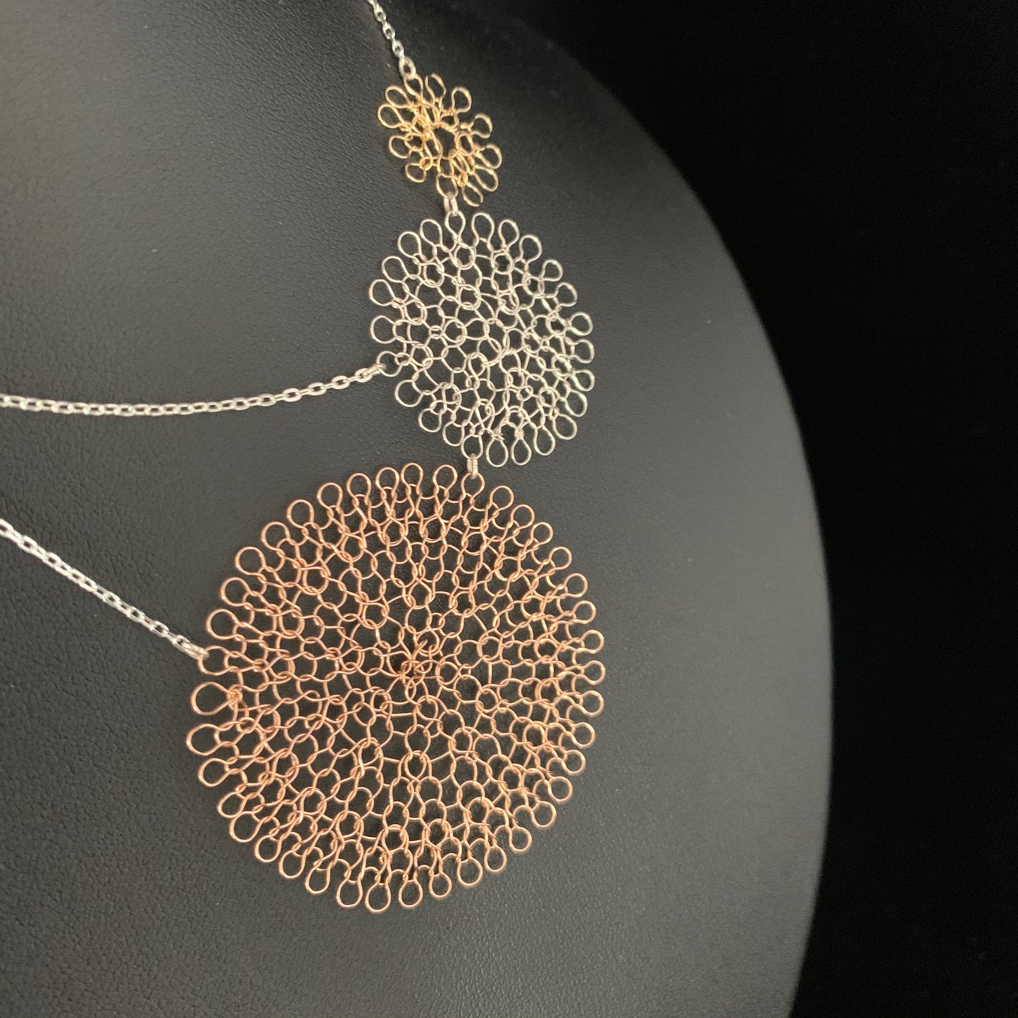 Collier Rosaces Triple Asymétrique Or, Or Rose et Argent